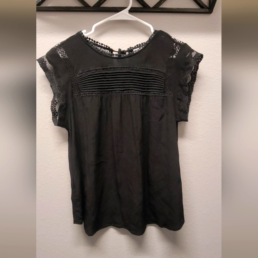 Black woman L Daniel Rainn blouse with lace detailing